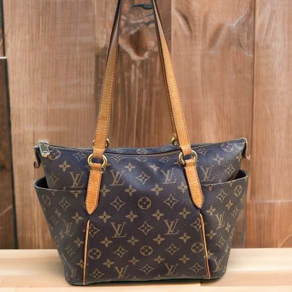Beautiful Louis Vuitton Totally PM Shoulder Bag - Picture 1 of 14